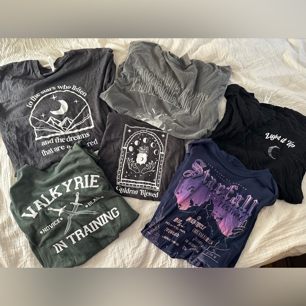 Sarah j maas shirt lot